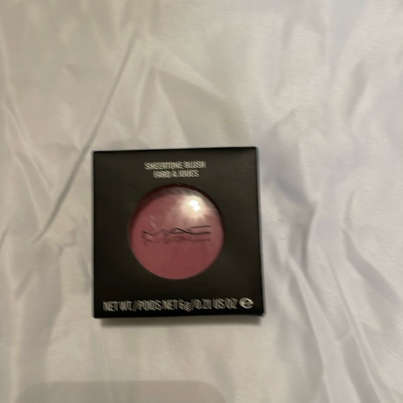 MAC SHEERTONE BLUSH COYGIRL - Picture 1 of 4